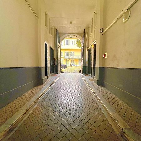 Tiny Stud Apartment Pau Bagian luar foto