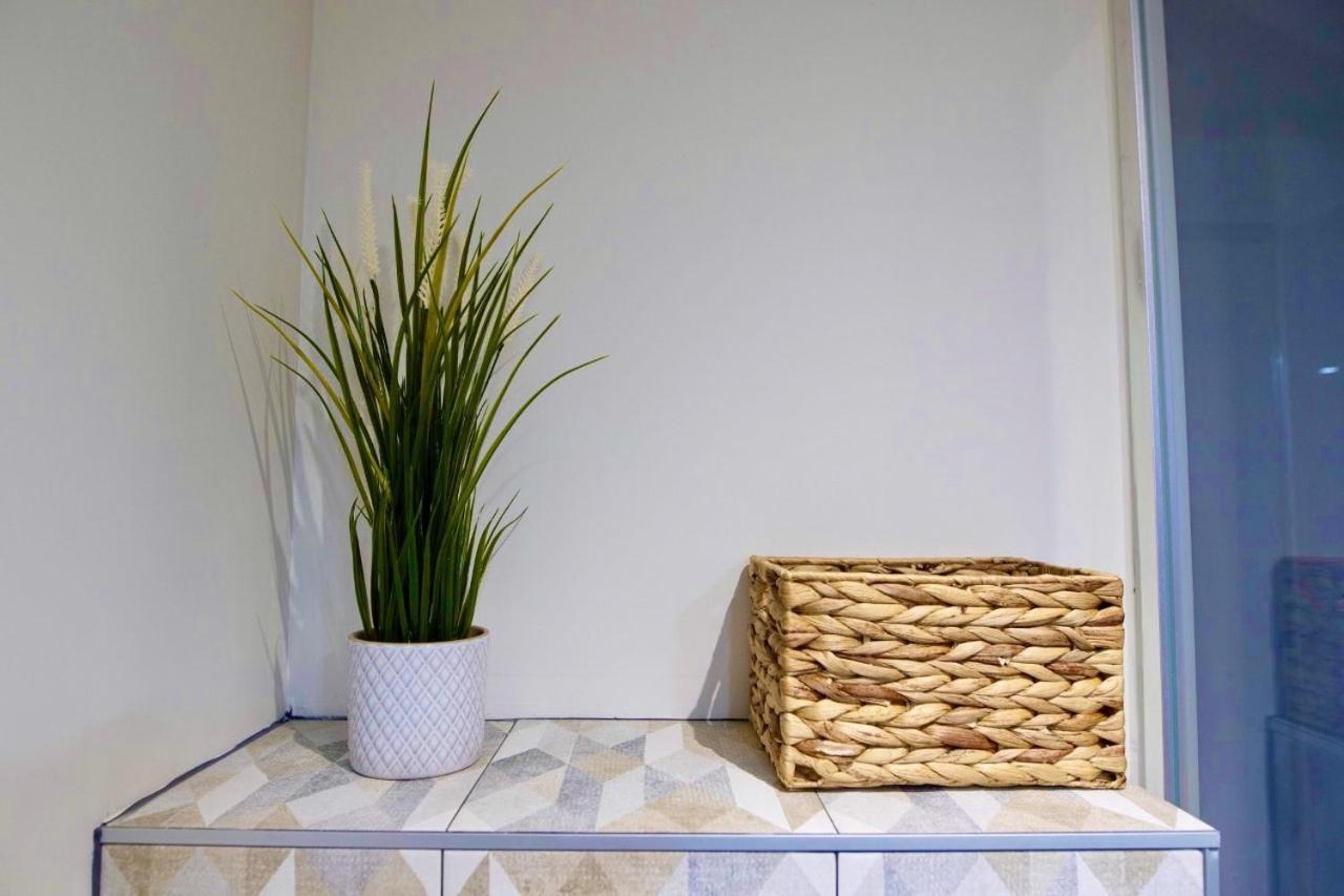 Tiny Stud Apartment Pau Bagian luar foto