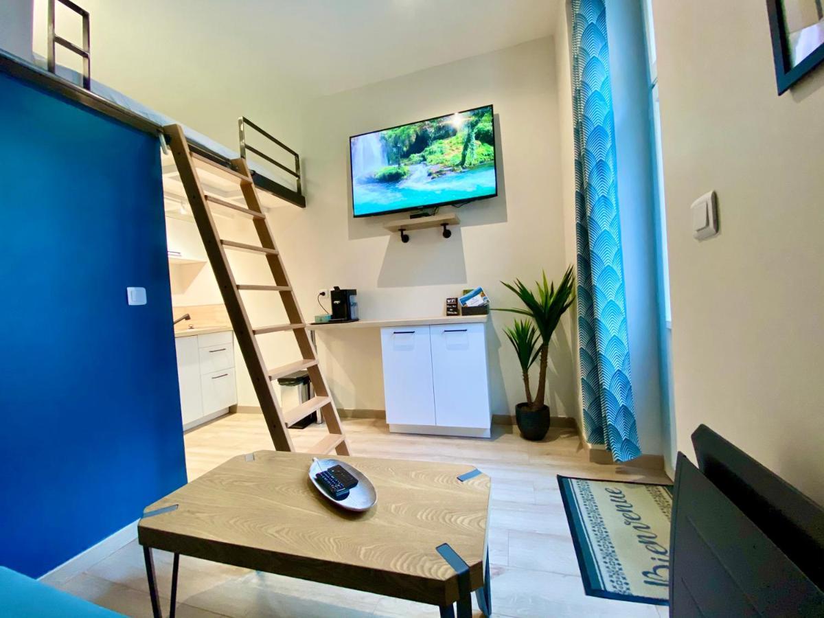 Tiny Stud Apartment Pau Bagian luar foto